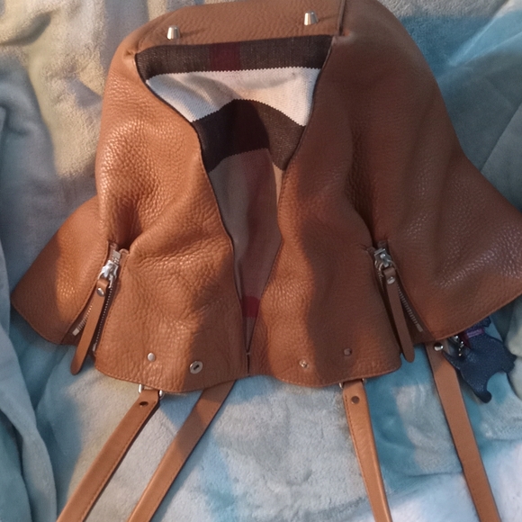 Burberry Maidstone Leather Tote Bag - Picture 4 of 14